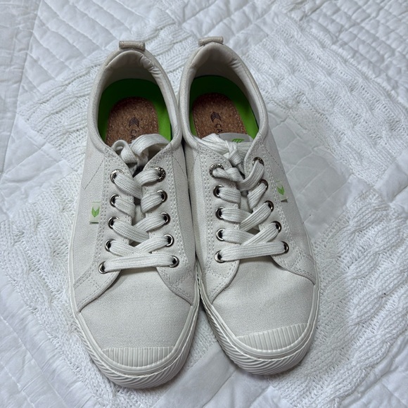 Cariuma Off White Canvas Sneakers 9 Women / 7.5 Men - Picture 12 of 12